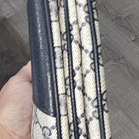Gucci NAVY and Cream Crossbody Bag - Picture 11 of 17